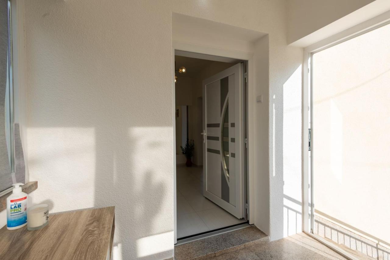 Justina For 2 Person Apartment *